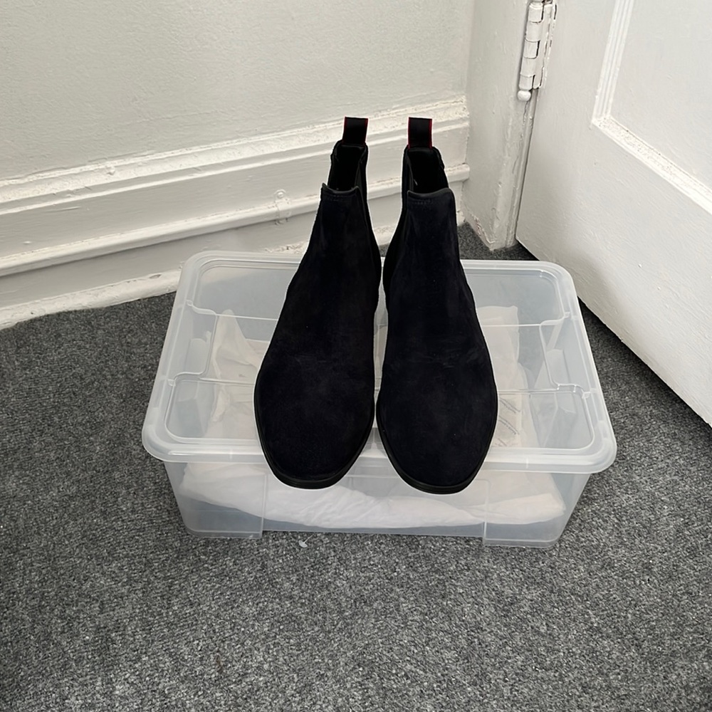 Hugo boss Navy Blue pair of suede Chelsea boots brand new,never worn